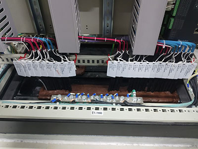 福建和特發(fā)電項(xiàng)目柜內(nèi)掛牌、封堵閃光點(diǎn)